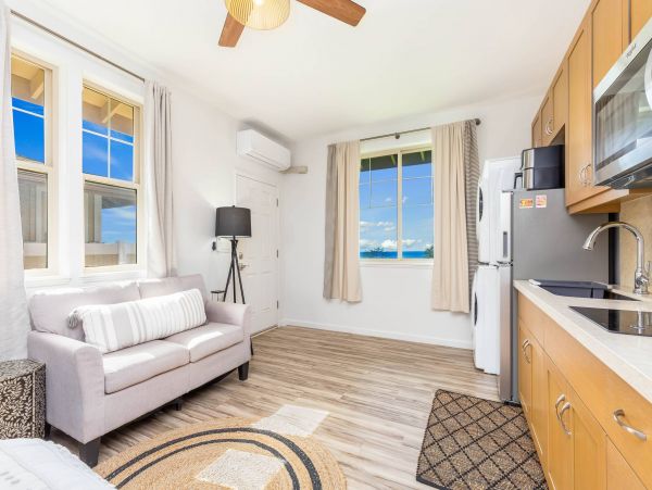 Serene Waianae Retreat: Ocean Views & Modern Amenities