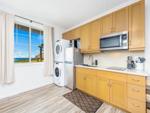 Serene Waianae Retreat: Ocean Views & Modern Amenities