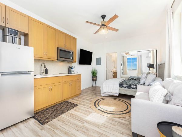 Serene Waianae Retreat: Ocean Views & Modern Amenities