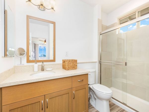 Serene Waianae Retreat: Ocean Views & Modern Amenities