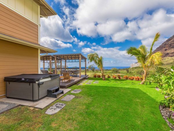 Serene Waianae Retreat: Ocean Views & Modern Amenities