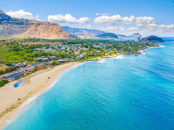 Serene Waianae Retreat: Ocean Views & Modern Amenities