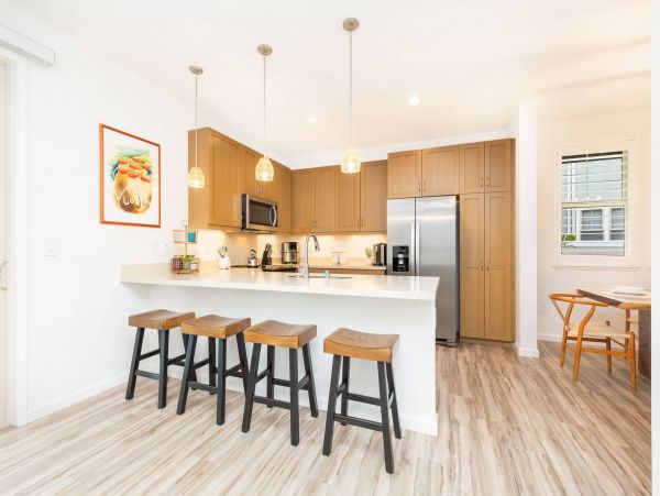 Serene Waianae Retreat: Ocean Views & Modern Amenities