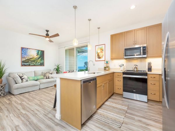 Serene Waianae Retreat: Ocean Views & Modern Amenities