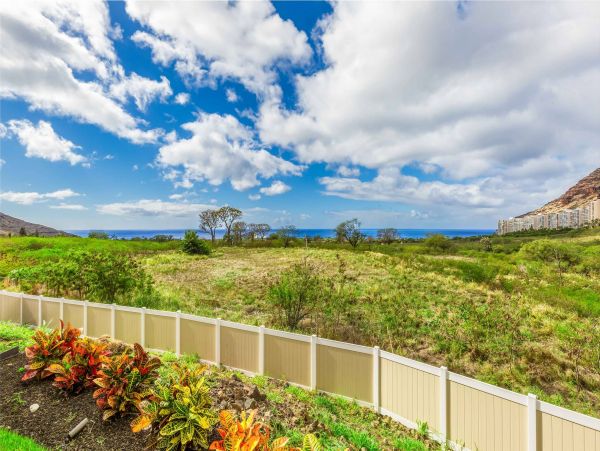 Serene Waianae Retreat: Ocean Views & Modern Amenities