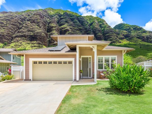 Beautiful Vacation Home in Makaha Ocean Views
