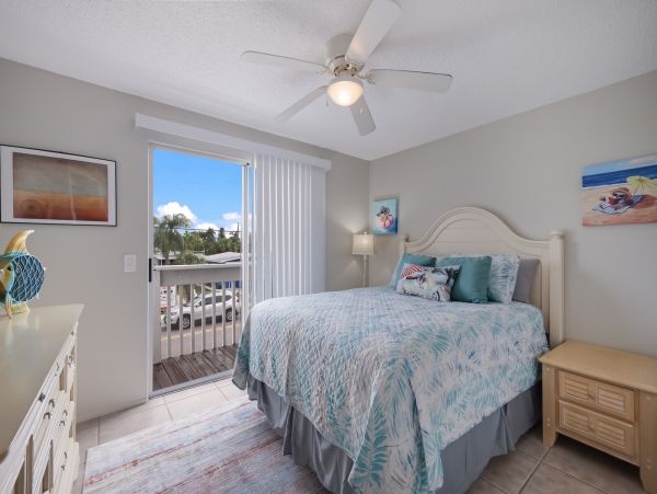 Beachside Two Bedroom Triplex Vacation Rental in Holmes Beach