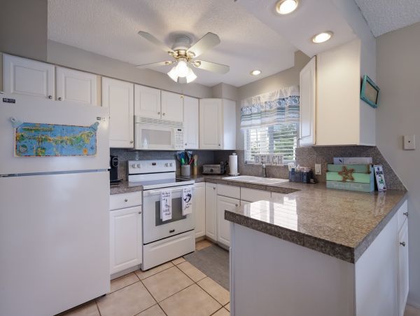 Beachside Two Bedroom Triplex Vacation Rental in Holmes Beach