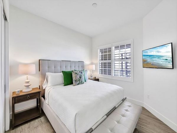 Bay View & Steps to the Beach Two Bedroom Rental in Naples