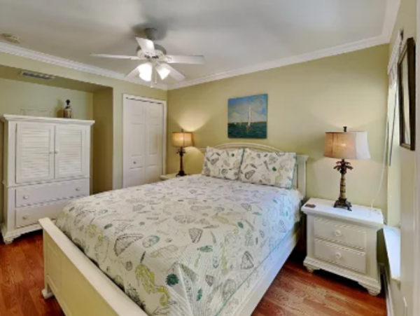 Charming Indian Shores Getaway: Beach & Bayfront Views