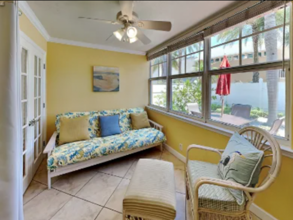Charming Indian Shores Getaway: Beach & Bayfront Views