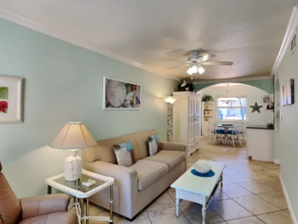Charming Indian Shores Getaway: Beach & Bayfront Views