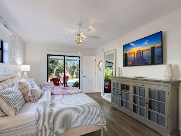 Luxurious Bradenton Home: Pool, Putting Green, Near Beach
