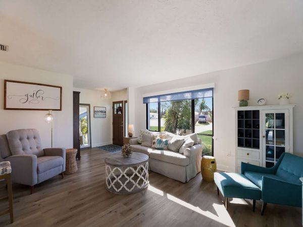 Luxurious Bradenton Home: Pool, Putting Green, Near Beach