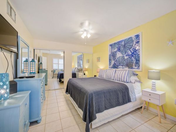 One Bedroom Walk to Beach Vacation Rental in Siesta Key