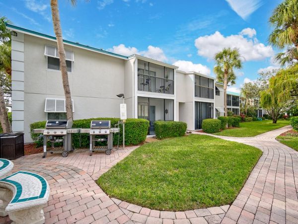 One Bedroom Walk to Beach Vacation Rental in Siesta Key