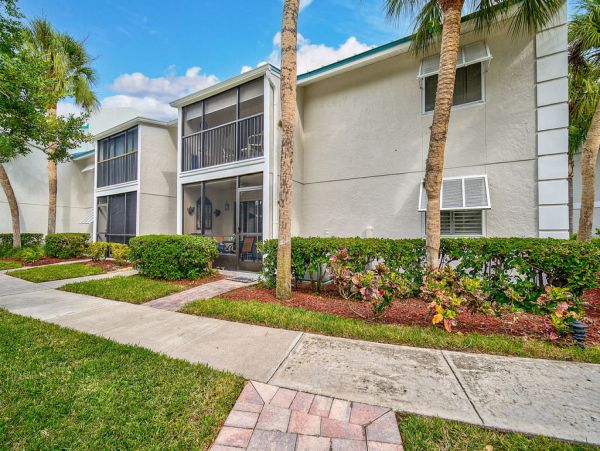 One Bedroom Walk to Beach Vacation Rental in Siesta Key
