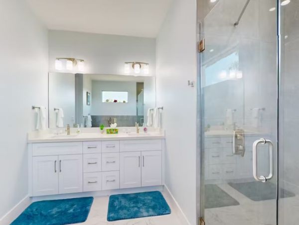 Cape Coral Luxury Four Bedroom Rental with Caged Pool