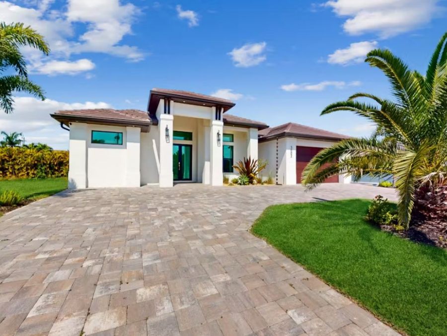 Cape Coral Luxury Four Bedroom Rental with Caged Pool