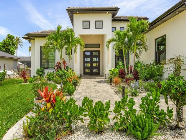 Relax in Paradise 4 Bedroom Pool Home