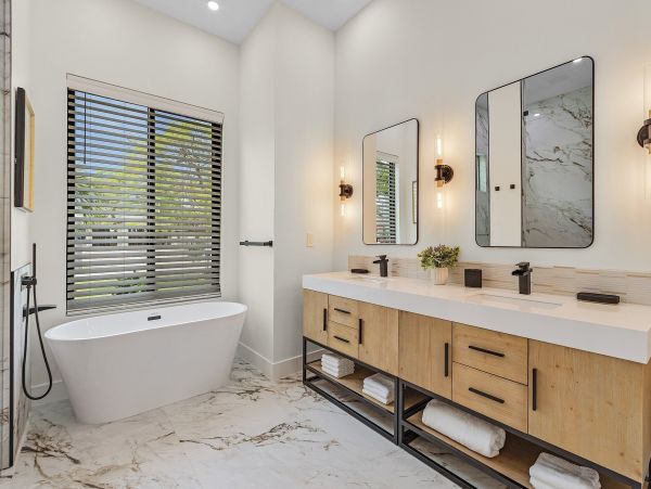 Relax in Paradise 4 Bedroom Pool Home