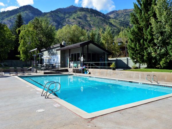 Teton Village Three Bedroom Townhome for a Fun Ski Vacations