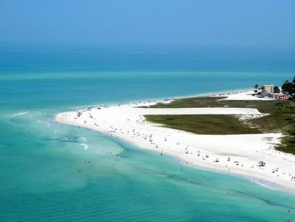 Siesta Key Four Bedroom Walk to Beach Vacation Rental