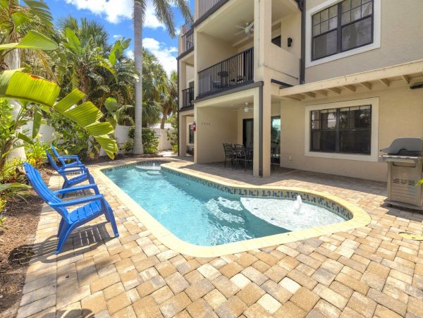 Siesta Key Four Bedroom Walk to Beach Vacation Rental