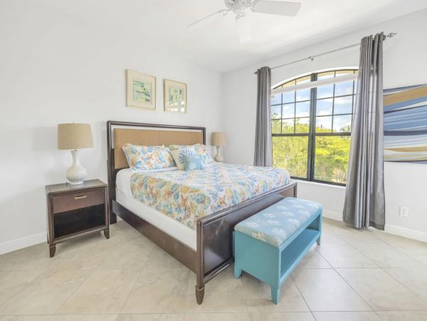 Siesta Key Four Bedroom Walk to Beach Vacation Rental