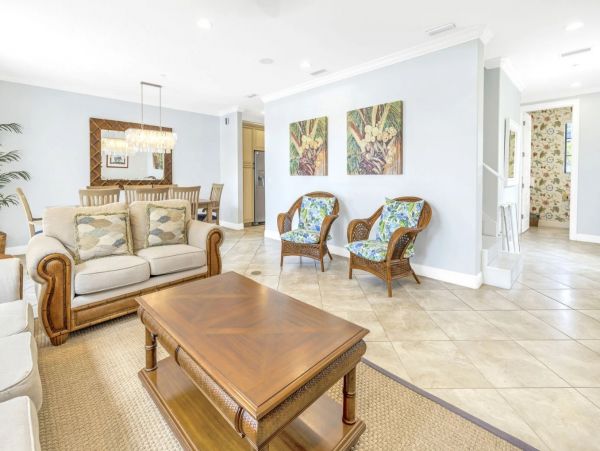 Siesta Key Four Bedroom Walk to Beach Vacation Rental