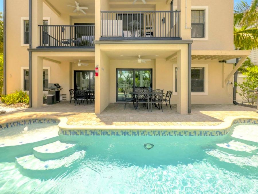 Siesta Key Four Bedroom Walk to Beach Vacation Rental