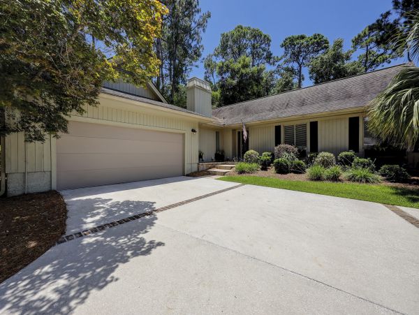 Three Bedroom Luxury Vacation Home with Private Pool in Hilton Head