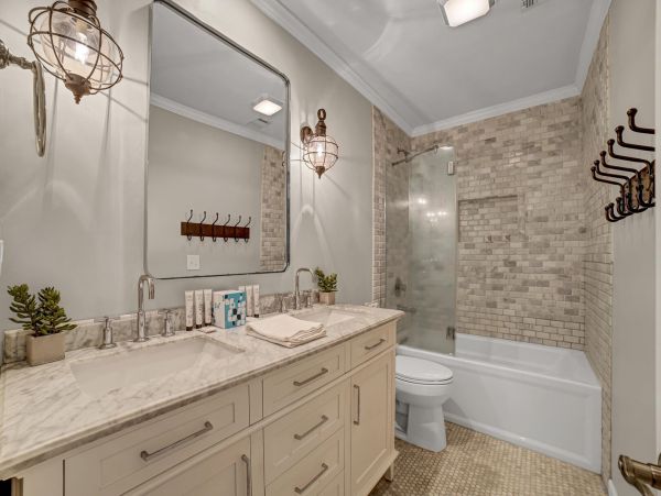Three Bedroom Luxury Vacation Home with Private Pool in Hilton Head