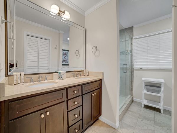 Three Bedroom Luxury Vacation Home with Private Pool in Hilton Head