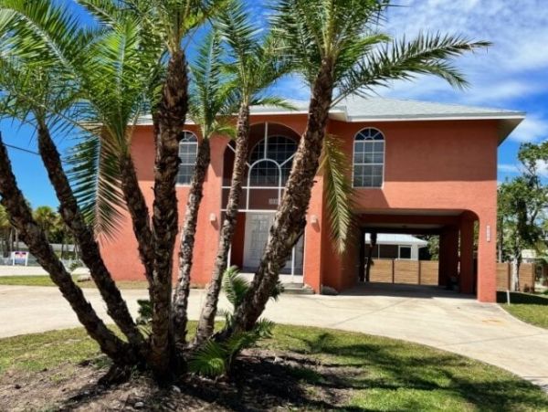 Manasota Key Walk to Beach 4 Bedroom Vacation Home with Private Pool