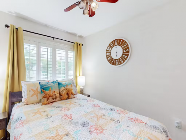 Charming Venice Home: Pool, Kitchen, Near Beaches & More