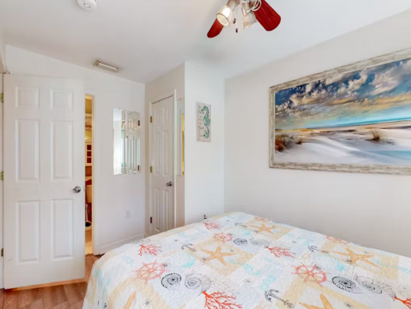 Charming Venice Home: Pool, Kitchen, Near Beaches & More