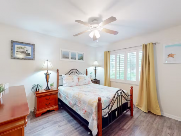 Charming Venice Home: Pool, Kitchen, Near Beaches & More