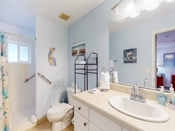 Charming Venice Home: Pool, Kitchen, Near Beaches & More