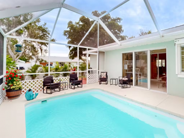 Charming Venice Home: Pool, Kitchen, Near Beaches & More