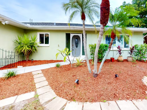 Charming Venice Home: Pool, Kitchen, Near Beaches & More