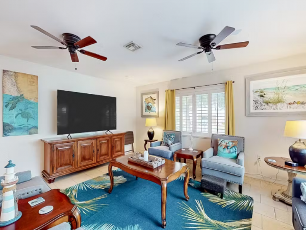 Charming Venice Home: Pool, Kitchen, Near Beaches & More