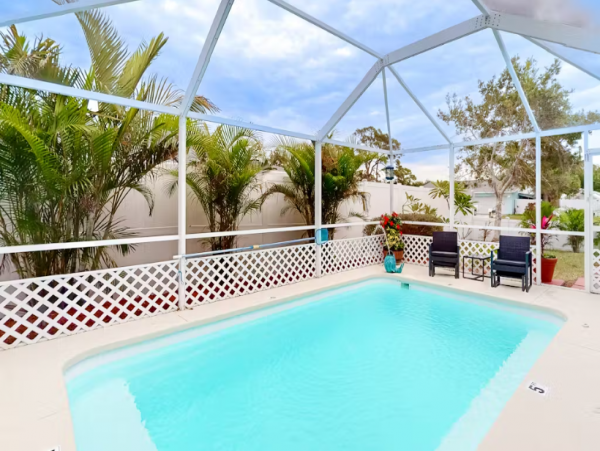 Charming Venice Home: Pool, Kitchen, Near Beaches & More