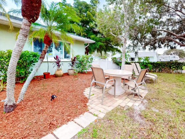 Charming Venice Home: Pool, Kitchen, Near Beaches & More