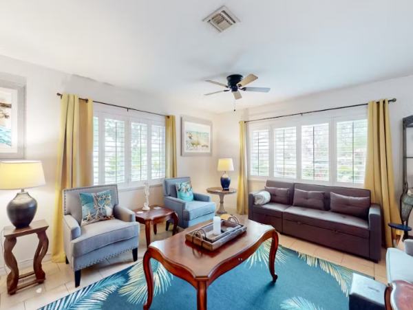 Charming Venice Home: Pool, Kitchen, Near Beaches & More