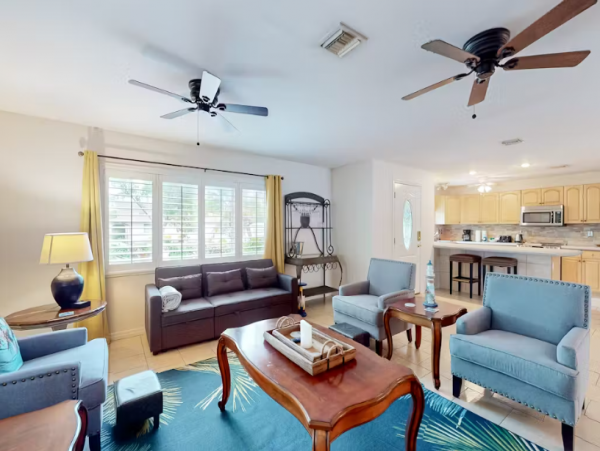 Charming Venice Home: Pool, Kitchen, Near Beaches & More
