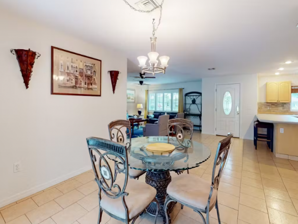 Charming Venice Home: Pool, Kitchen, Near Beaches & More