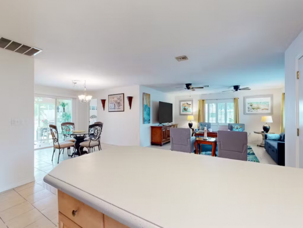 Charming Venice Home: Pool, Kitchen, Near Beaches & More