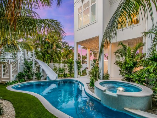 Luxury Siesta Key Vacation Home Steps from the Beach