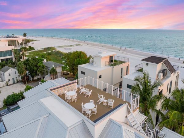 Luxury Siesta Key Vacation Home Steps from the Beach